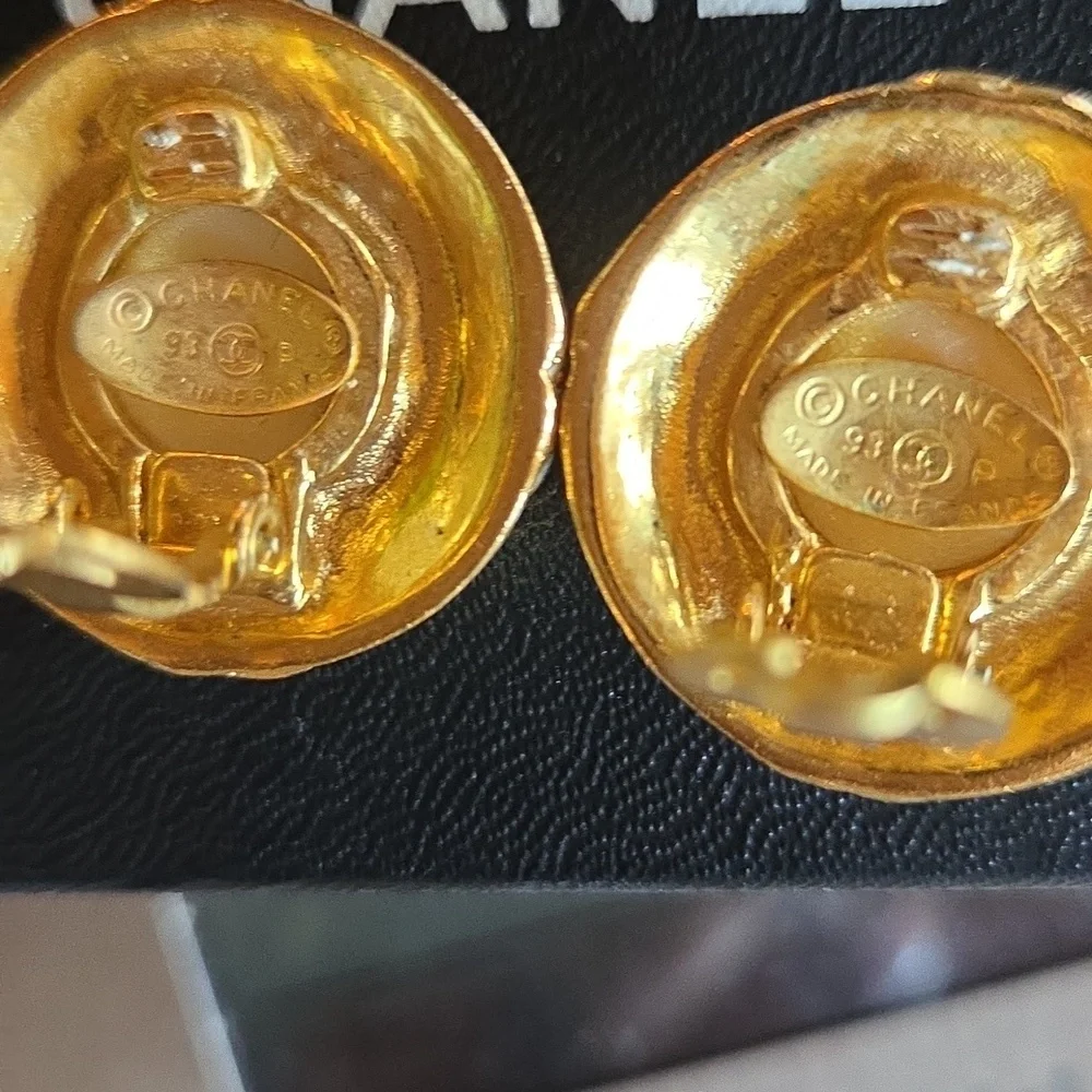 Chanel‎ CC Coco Mark 4-Tow Pearl Vintage Clip Earrings (24k Gold Plated)